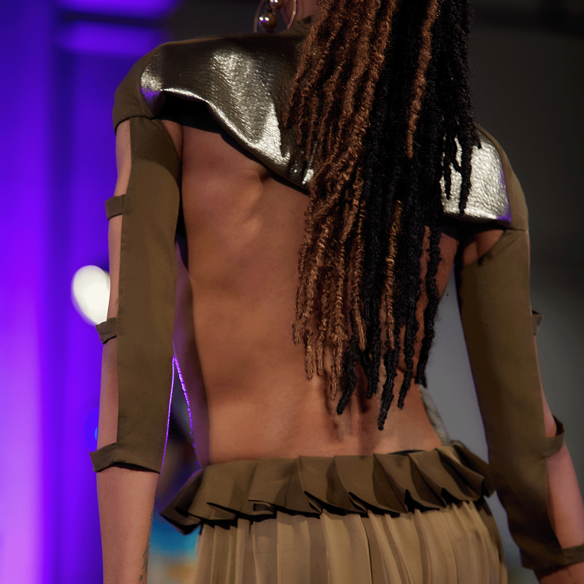 Vented Long-Sleeve Crop Top - LLESSUR NYC